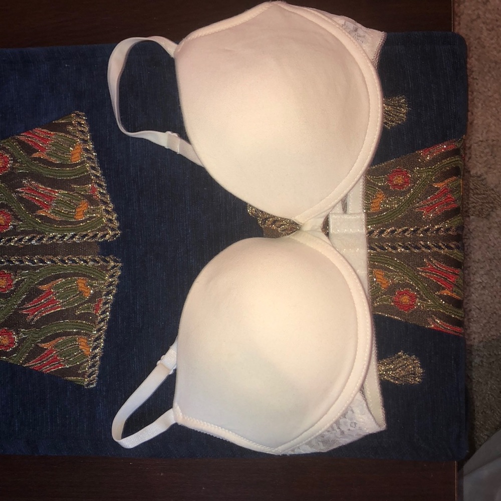 NWOT H&M white/cream push-up bra